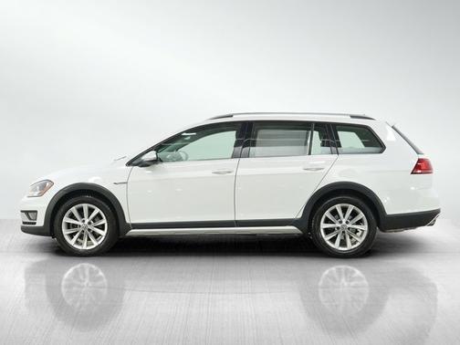 Pure White 2017 Volkswagen Golf Alltrack SE