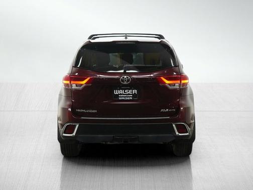 Ooh La La Rouge Mica 2018 Toyota Highlander XLE