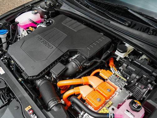 2025 Hyundai ELANTRA HEV SEL Sport