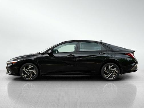 2025 Hyundai ELANTRA HEV SEL Sport