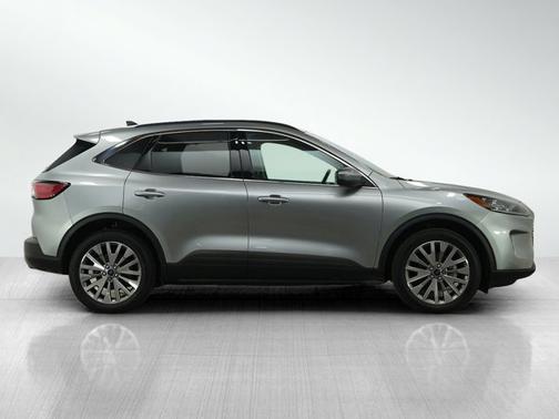 2022 Ford Escape Titanium Hybrid