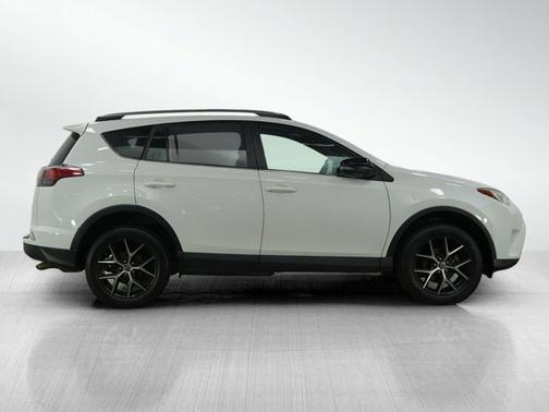 2017 Toyota RAV4 SE