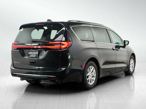 Brilliant Black Crystal Pearlcoat 2021 Chrysler Pacifica Touring L