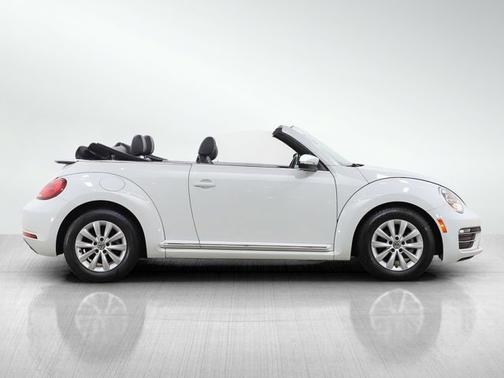 White Silver Metallic/Black Roof 2019 Volkswagen Beetle SE