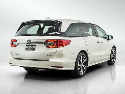 White 2018 Honda Odyssey Elite