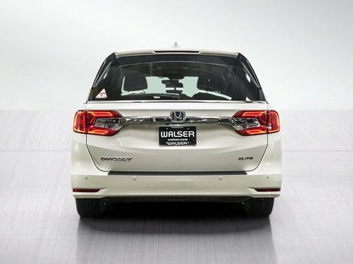 White 2018 Honda Odyssey Elite