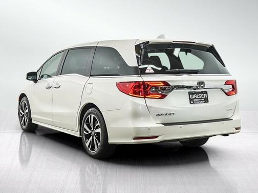 White 2018 Honda Odyssey Elite