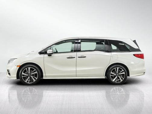 White 2018 Honda Odyssey Elite