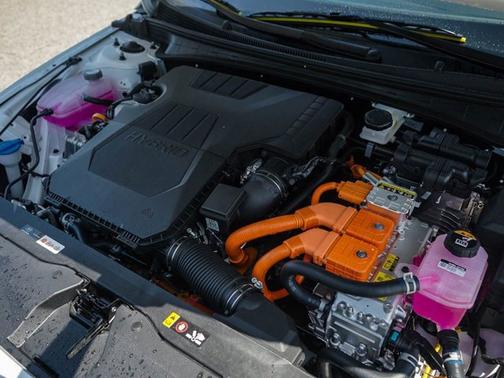 2025 Hyundai ELANTRA HEV SEL Sport