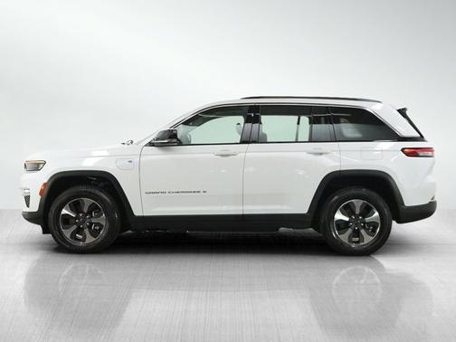 Bright White Clearcoat 2023 Jeep Grand Cherokee
