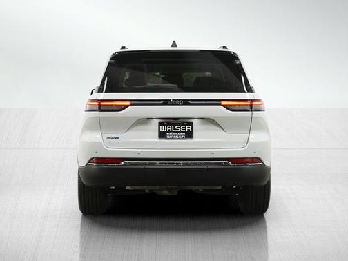 Bright White Clearcoat 2023 Jeep Grand Cherokee