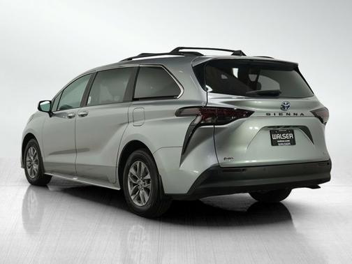 2025 Toyota Sienna XLE