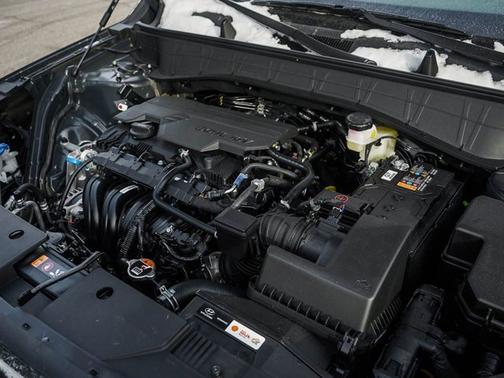 Abyss Black Pearl 2026 Hyundai KONA SE