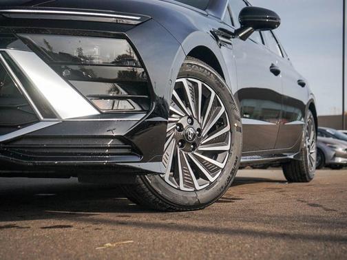Abyss Black 2026 Hyundai SONATA Hybrid Limited