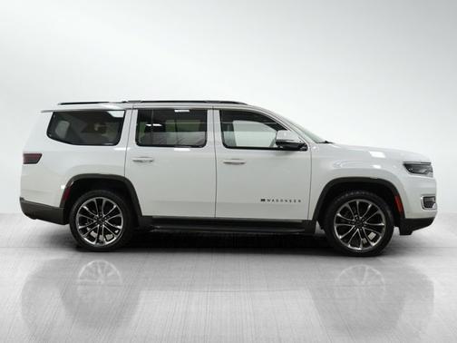 Bright White Clearcoat 2022 Jeep Wagoneer Series II