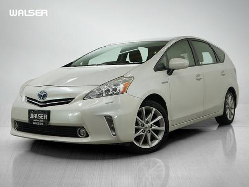 2014 Toyota Prius v Five