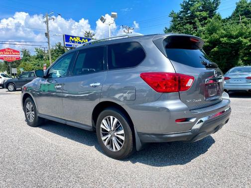 2020 Nissan Pathfinder S