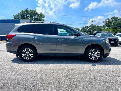 2020 Nissan Pathfinder S