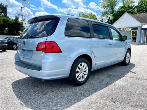 2012 Volkswagen Routan SE