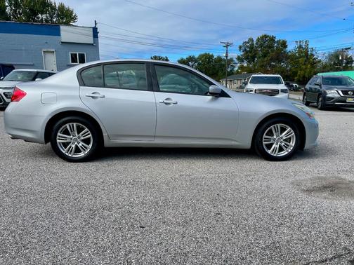 2011 INFINITI G37x Base