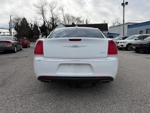 2017 Chrysler 300 Limited