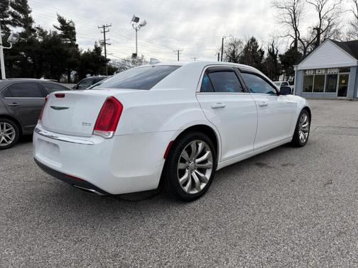 2017 Chrysler 300 Limited