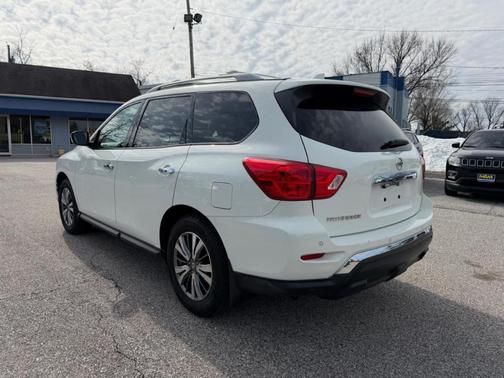 2020 Nissan Pathfinder S