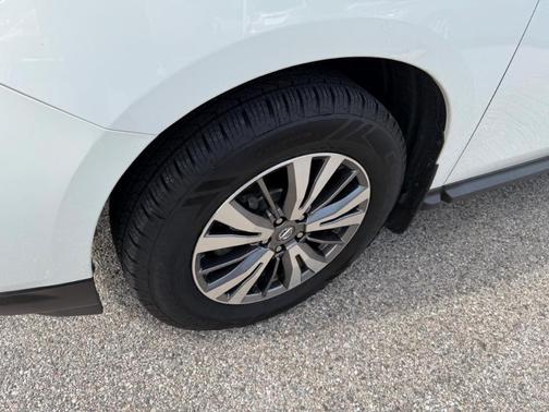 2020 Nissan Pathfinder S