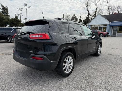 2017 Jeep Cherokee Sport