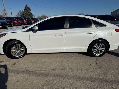 2017 Hyundai SONATA SE