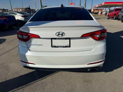2017 Hyundai SONATA SE