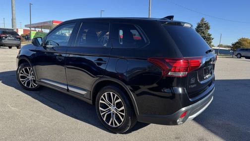 2017 Mitsubishi Outlander ES