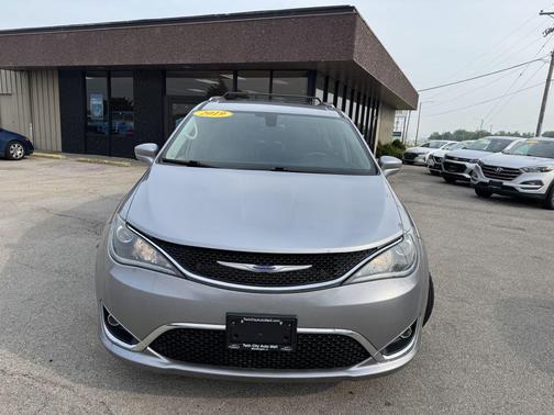 2019 Chrysler Pacifica Touring-L