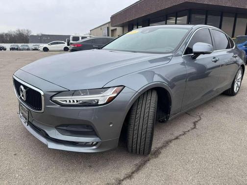 2018 Volvo S90 T6 Momentum