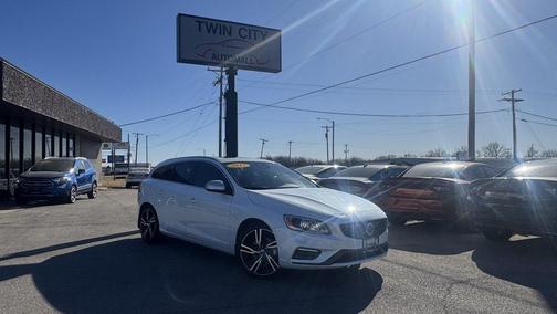 2017 Volvo V60 T6 R-Design Platinum