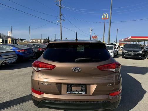 2017 Hyundai TUCSON SE