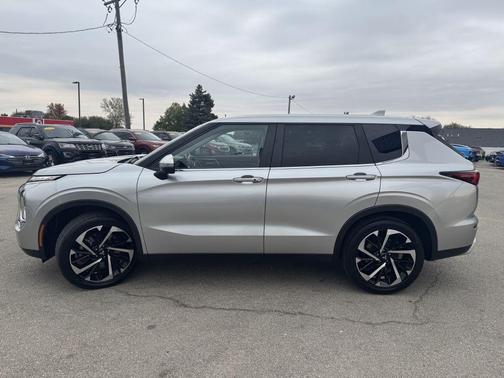 2022 Mitsubishi Outlander SE