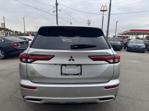 2022 Mitsubishi Outlander SE