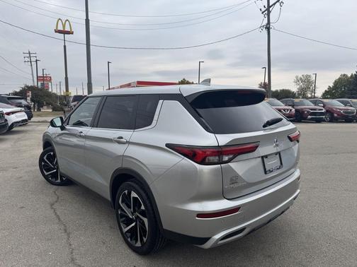 2022 Mitsubishi Outlander SE
