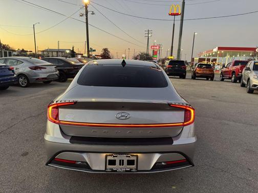 2021 Hyundai SONATA SE