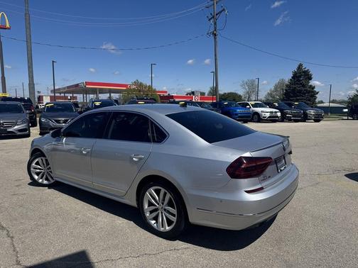 Reflex Silver Metallic 2018 Volkswagen Passat 2.0T SEL Premium