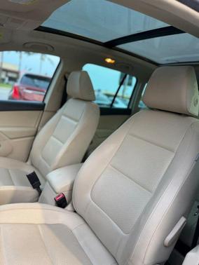 White 2012 Volkswagen Tiguan SE