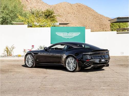 2022 Aston Martin DBS Coupe