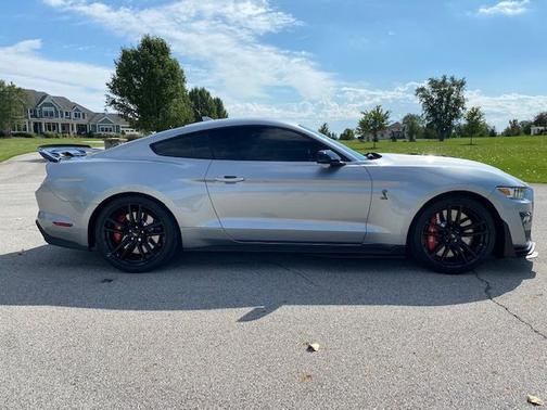 Photo 3 of 21 of 2021 Ford Shelby GT500