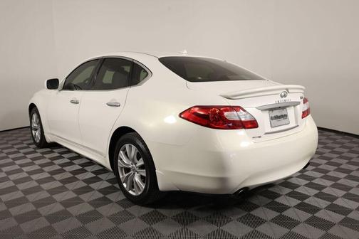 Moonlight White 2011 INFINITI M56x Base