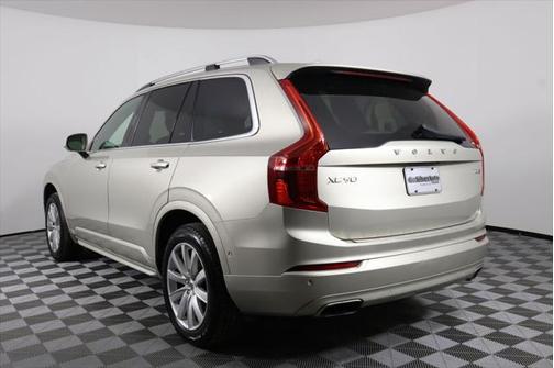 2017 Volvo XC90 T6 Momentum