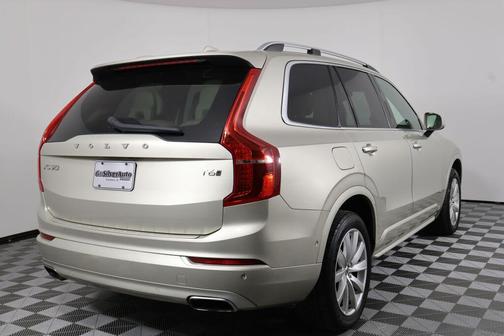2017 Volvo XC90 T6 Momentum