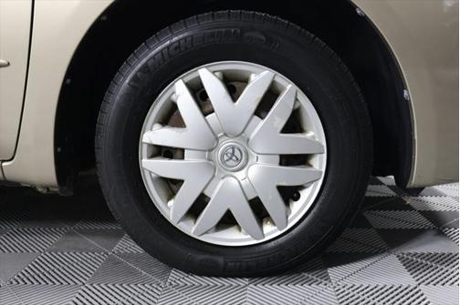 2004 Toyota Sienna LE