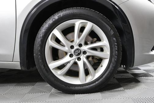 2018 INFINITI QX30 Luxury