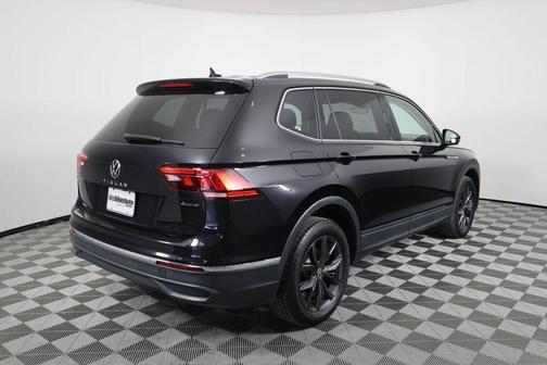 Deep Black Pearl 2022 Volkswagen Tiguan 2.0T SE 4MOTION